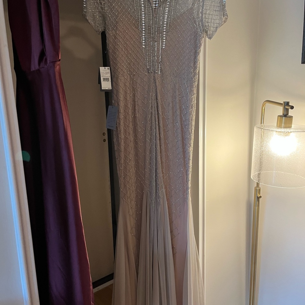 Adrianna papell sequin and beaded nude mermaid dress. Sz 6 - Picture 5 of 7